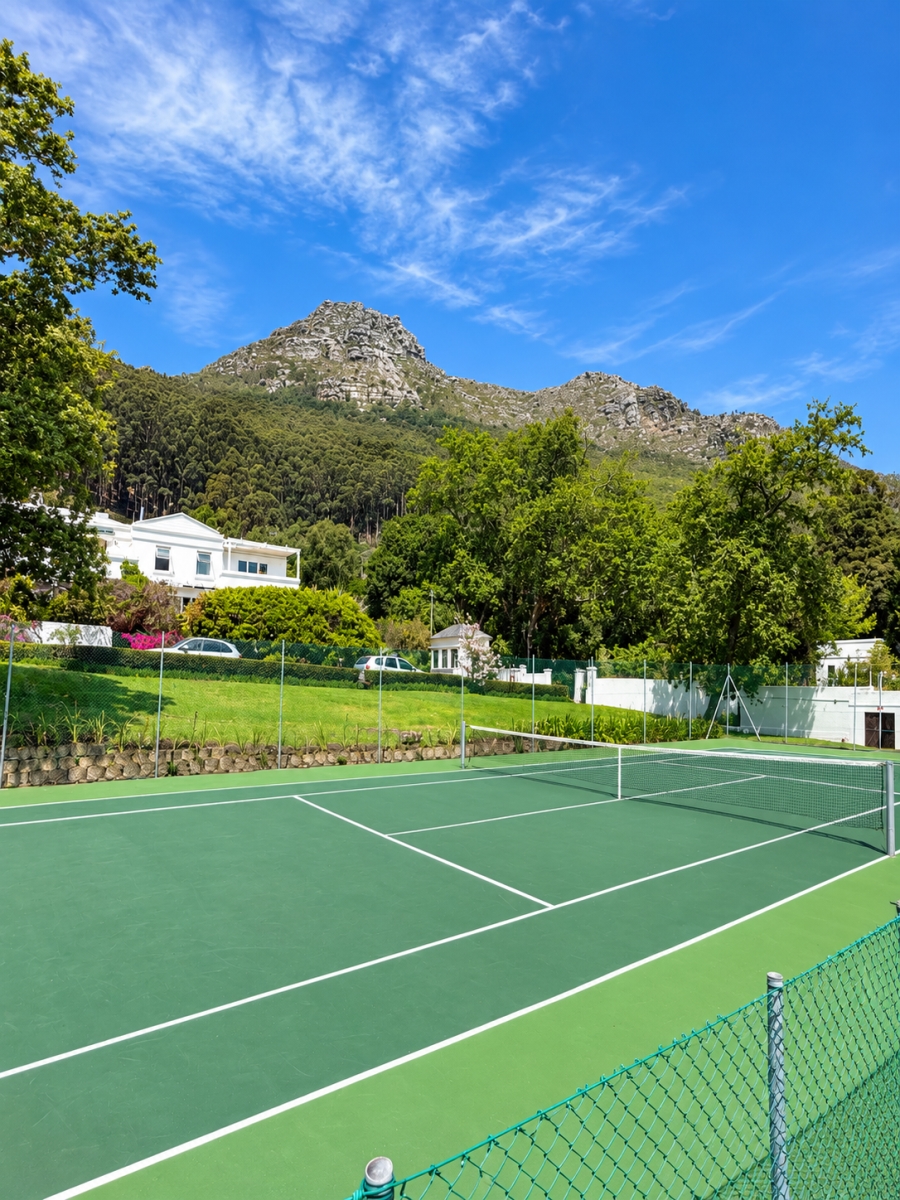 5 Bedroom Property for Sale in North Oaks Western Cape